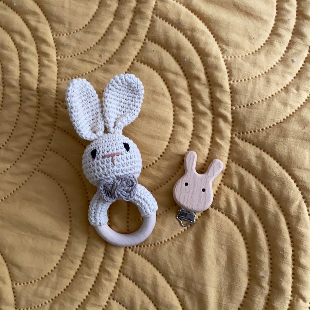New-Bunny Rattle & Pacifier Clip